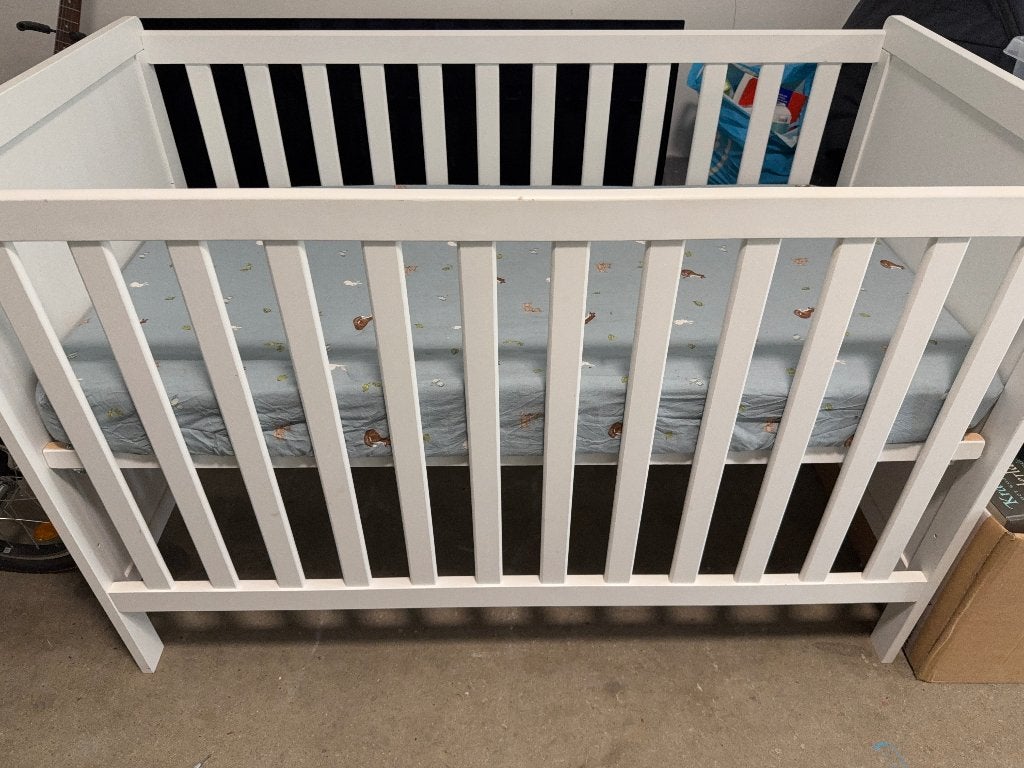 Ledikant met nieuw matras, Kinderen en Baby's, Babywiegjes en Ledikanten, Ophalen, Zo goed als nieuw, Ledikant