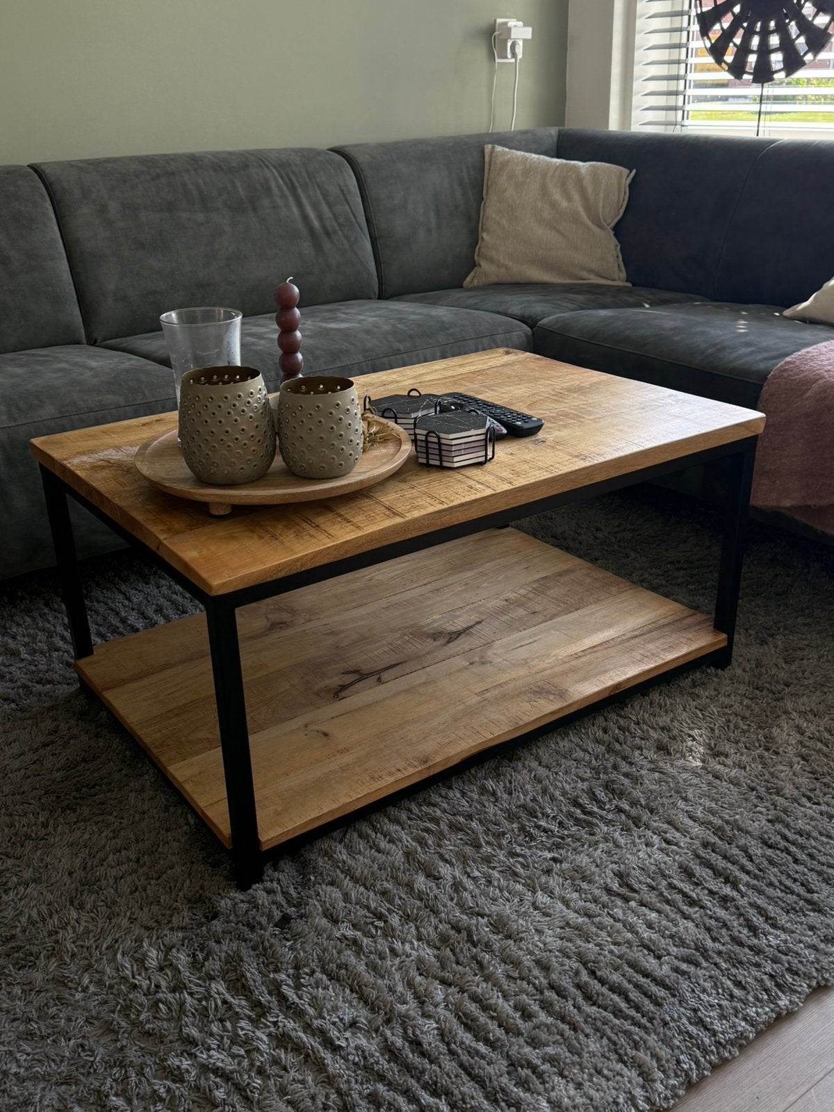 Salontafel mango hout en zwart metaal, Huis en Inrichting, Tafels | Salontafels, 50 tot 100 cm, 50 tot 100 cm, Zo goed als nieuw