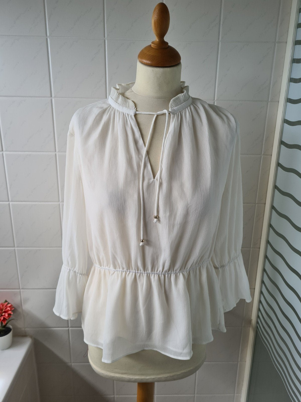 ​Witte H&M Blouse met Ruches en Peplum – Maat 40, Ophalen of Verzenden, Zo goed als nieuw, Maat 38/40 (M), Wit