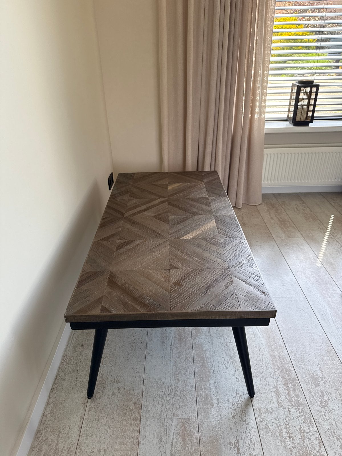WOOOD Salontafel met visgraatpatroon en metalen poten, Ophalen, 100 tot 150 cm, 50 tot 100 cm, Zo goed als nieuw