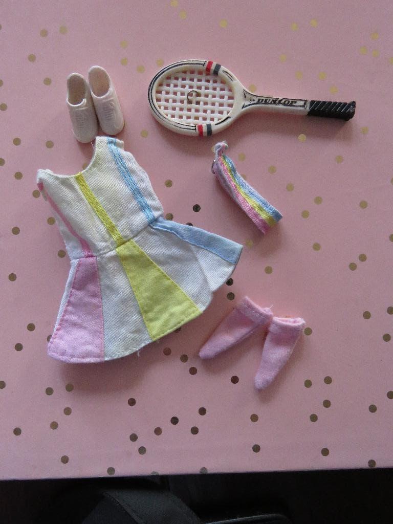 vintage barbie fleur tennissetje, Ophalen of Verzenden, Gebruikt, Kleertjes