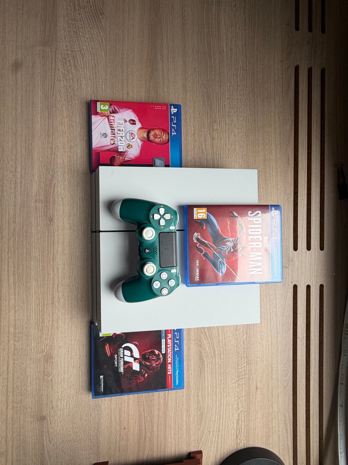 PS4 Slim 500GB met controller en 3 games, Avontuur en Actie, Gebruikt, 1 speler, Virtual Reality