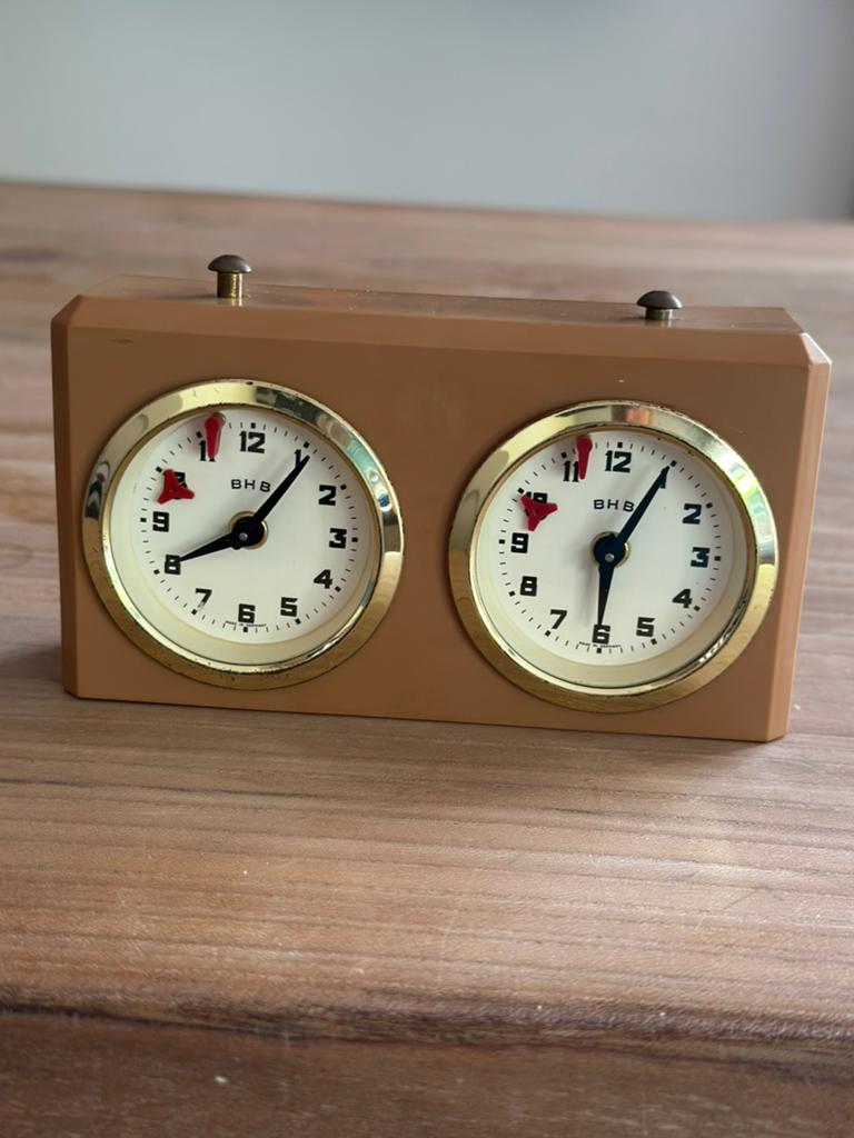 Prachtige vintage mechanische schaakklok vh merk BHB, Hobby en Vrije tijd, Gezelschapsspellen | Overige, Gebruikt, Ophalen of Verzenden