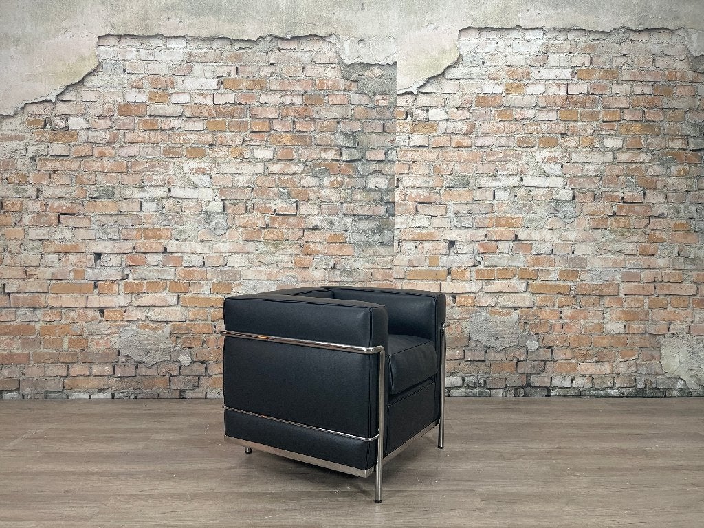 Cassina LC2 Nieuw – Zwart leer | Le Corbusier, Huis en Inrichting, Fauteuils, Ophalen, Minder dan 75 cm, Design, Nieuw