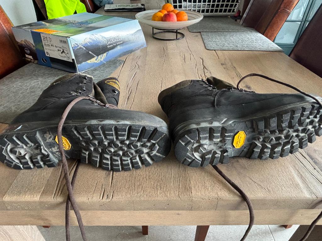 Bergschoenen merk Meindl maat 8 1/2, Ophalen of Verzenden, Zo goed als nieuw, Schoenen