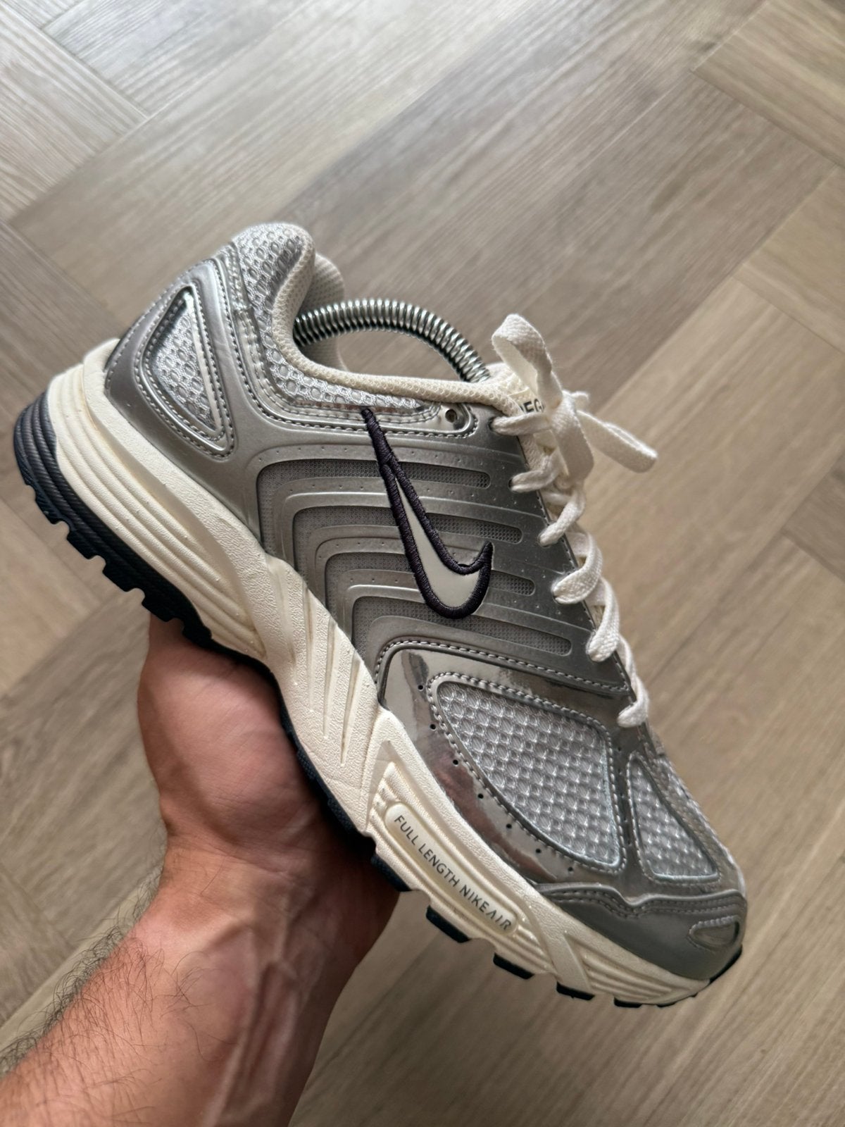 Nike air pegasus metallic creme 42, Ophalen of Verzenden, Zo goed als nieuw, Wit