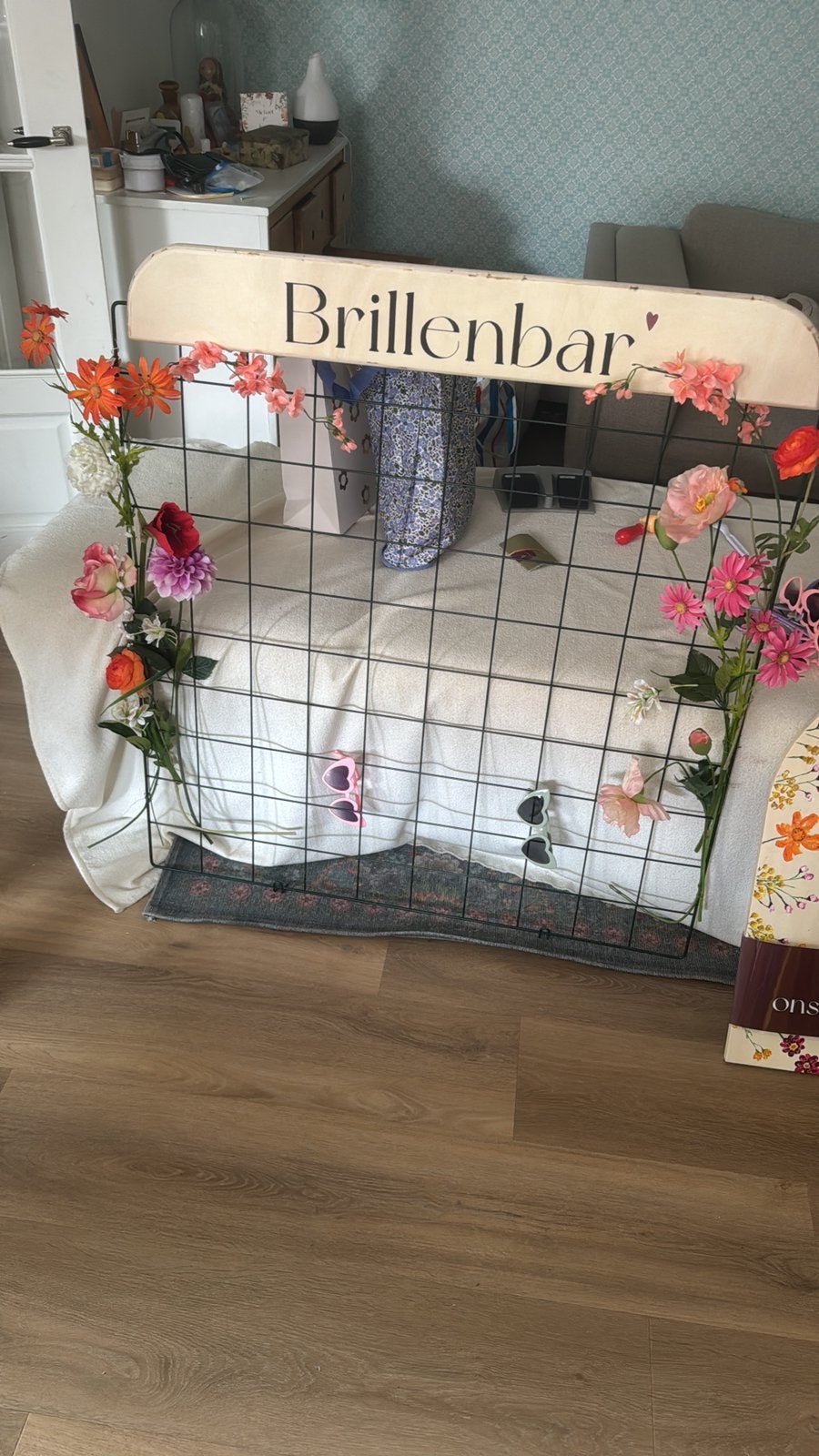 Te huur: brillenbar, Ophalen, Zo goed als nieuw