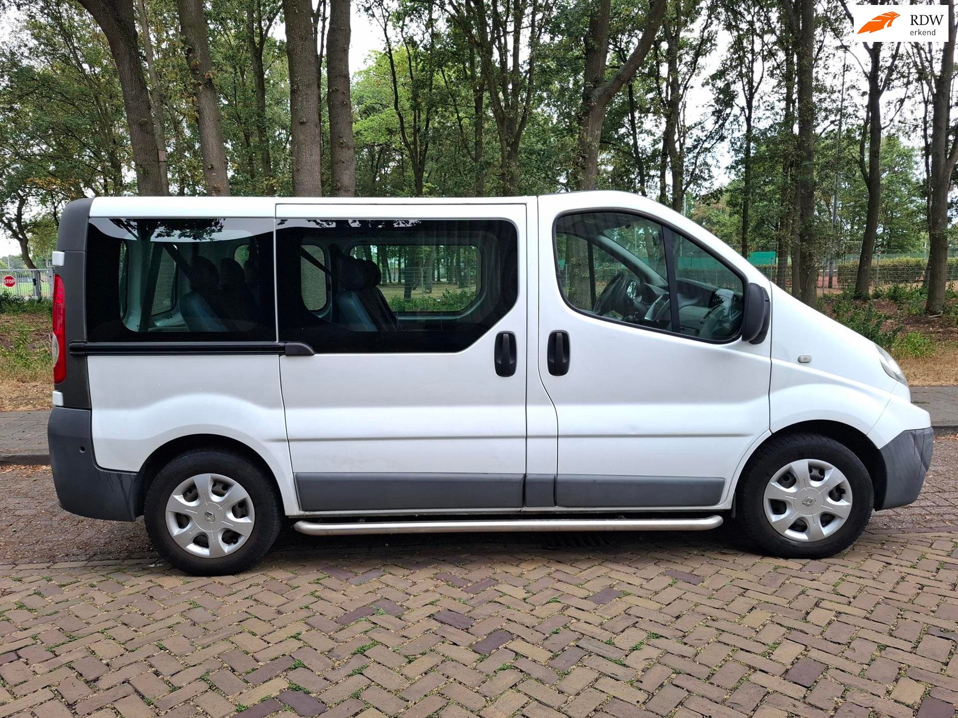 Renault Trafic Passenger 2.0 dCi T27 L1H1 Expression Eco 146, Auto's, Renault, Voorwielaandrijving, Euro 5, 8 stoelen, 2000 kg