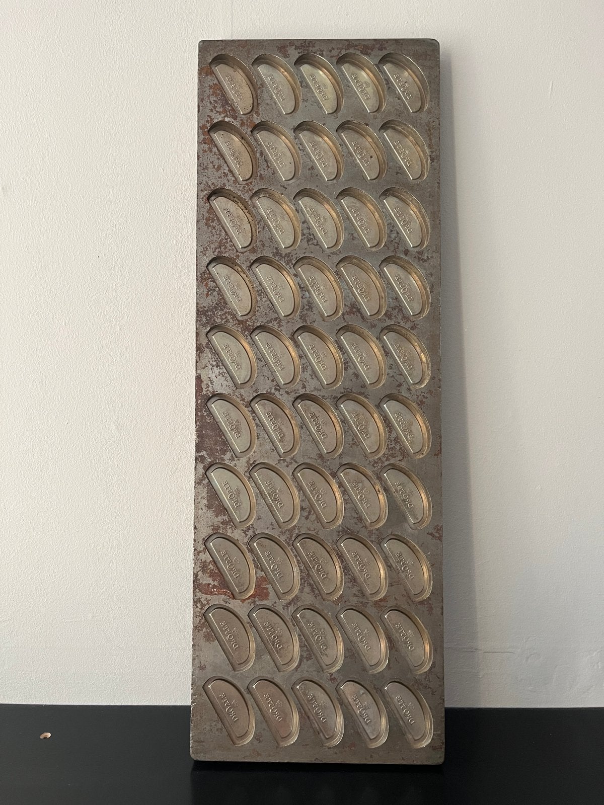 Vintage industriële Droste chocoladevorm – 50 chocolaatjes, Antiek en Kunst, Ophalen of Verzenden