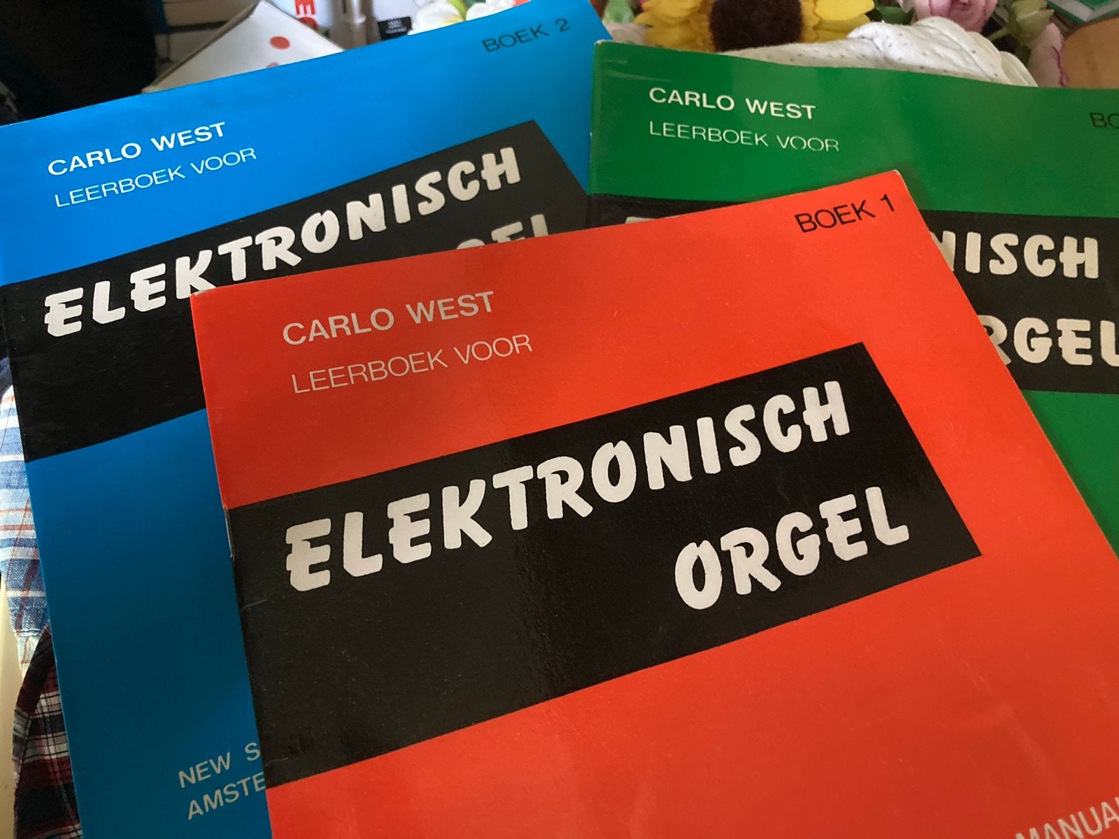Leerboek voor Elektronisch Orgel deel 1,2 en 3 Carlo West, Ophalen of Verzenden, Gelezen, Instrument