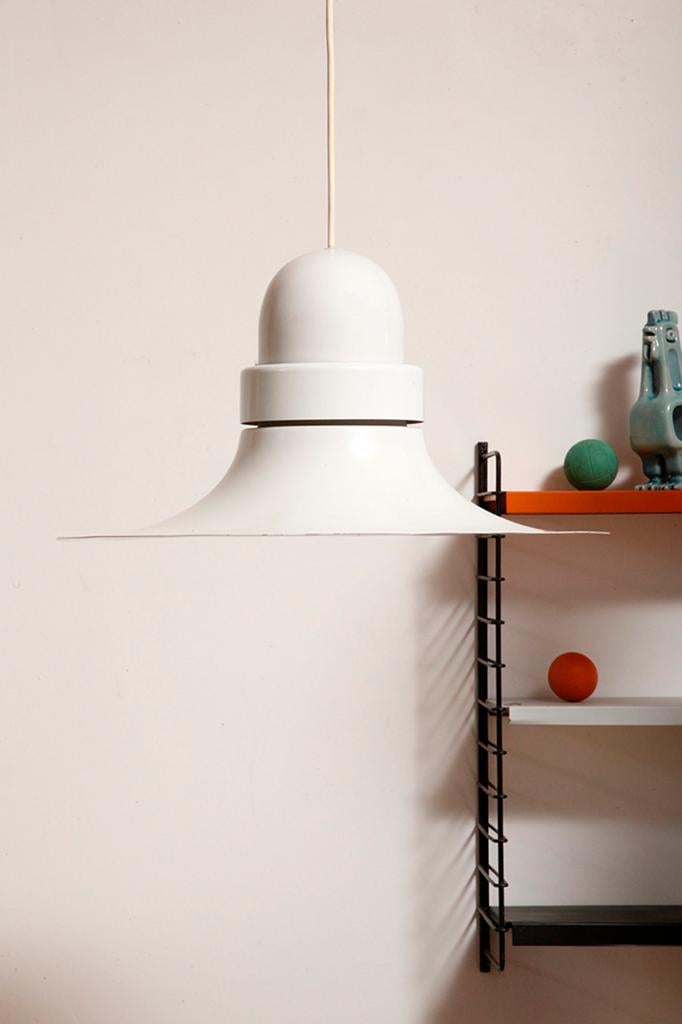 Scandinaviche design hanglamp (lijkt op stilnovo the hat ), Huis en Inrichting, Ophalen of Verzenden, Zo goed als nieuw, Metaal