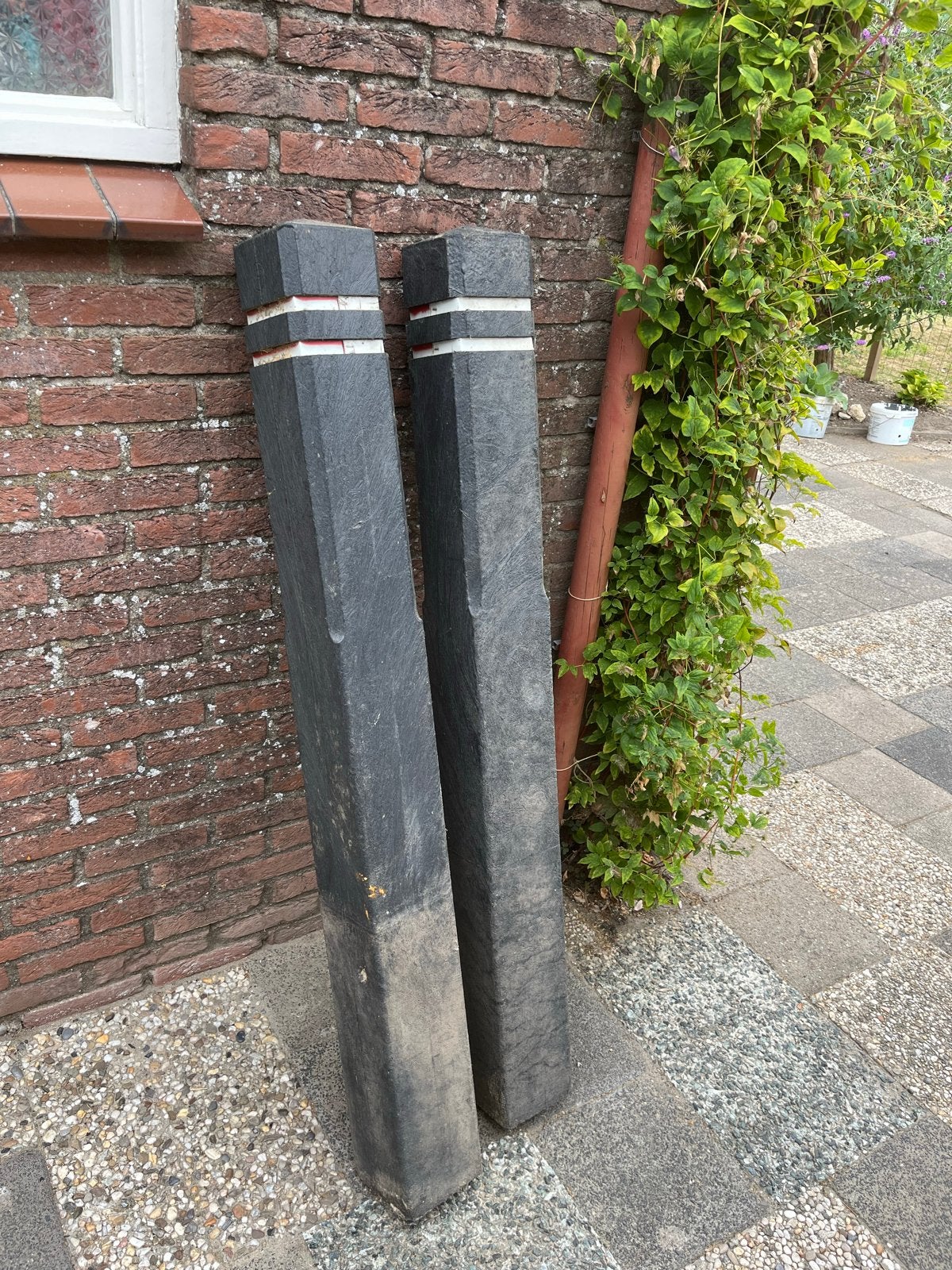 Twee robuuste palen van gerecycled kunststof, Tuin en Terras, Tuinhekken en Hekwerk, Ophalen, Gebruikt, Kunststof, Overige typen