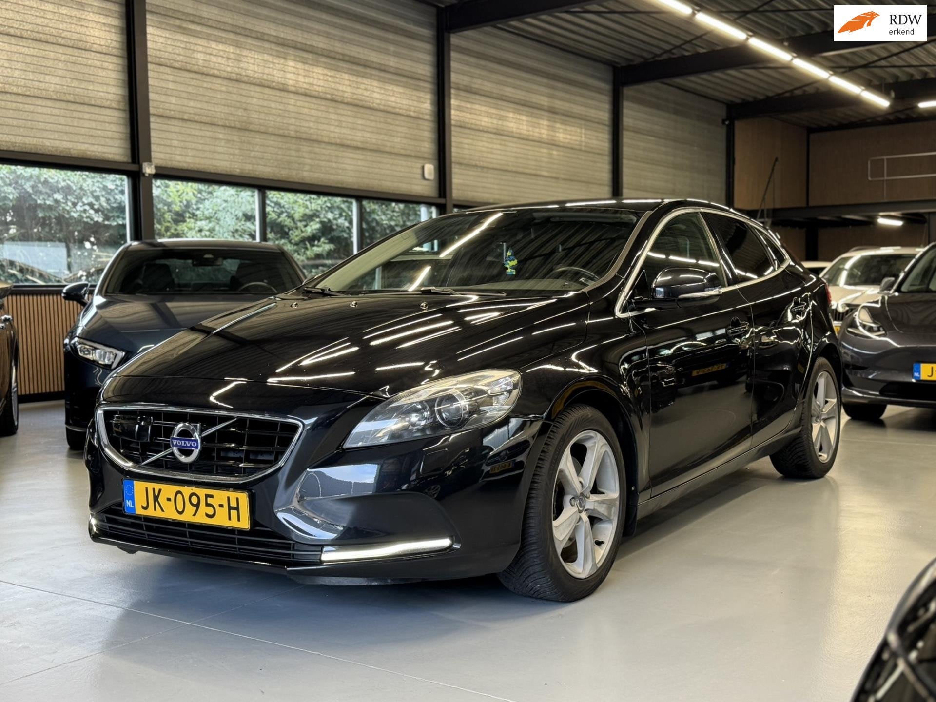 Volvo V40 1.6 T3 Summum Camera/BLIS/Xenon/Led, Voorwielaandrijving, 4 cilinders, 150 pk, Zwart