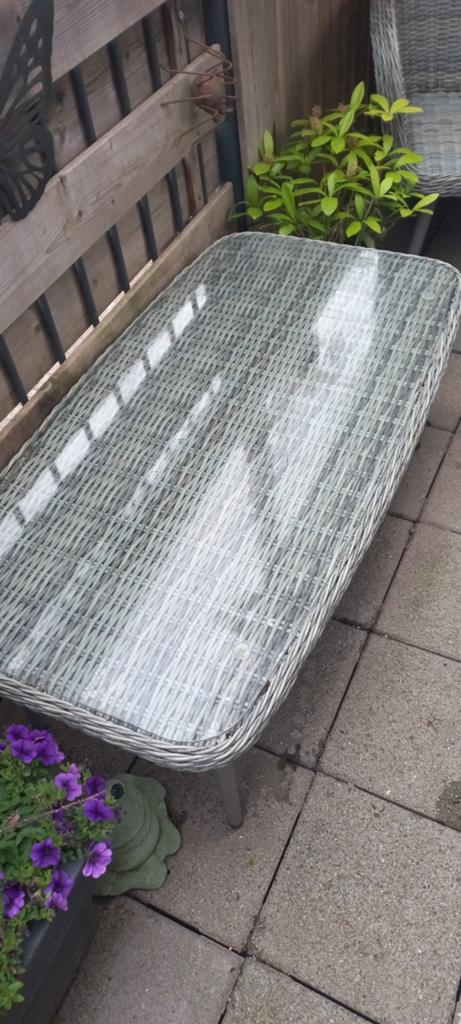 Wicker tuintafel met glazen blad, Tuin en Terras, Tuintafels, Ophalen, Zo goed als nieuw, Rechthoekig, Wicker