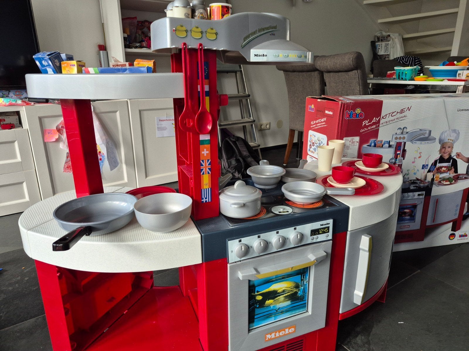 Miele Speelkeuken met accessoires en speeletenset, Ophalen