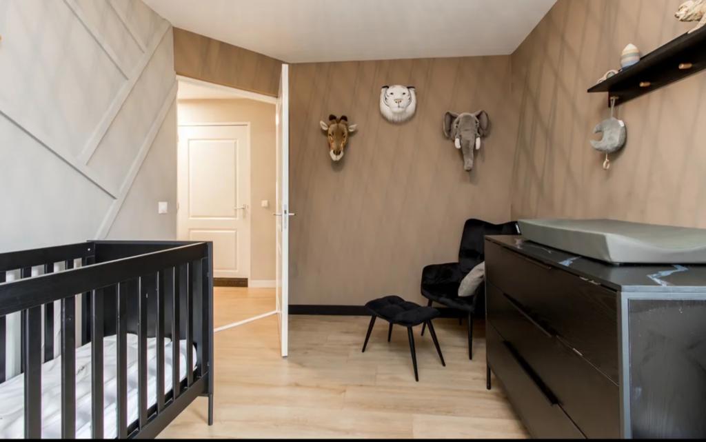Complete babykamer meubel met  marmer look, Ophalen, 50 tot 70 cm, 100 cm of meer, Zo goed als nieuw