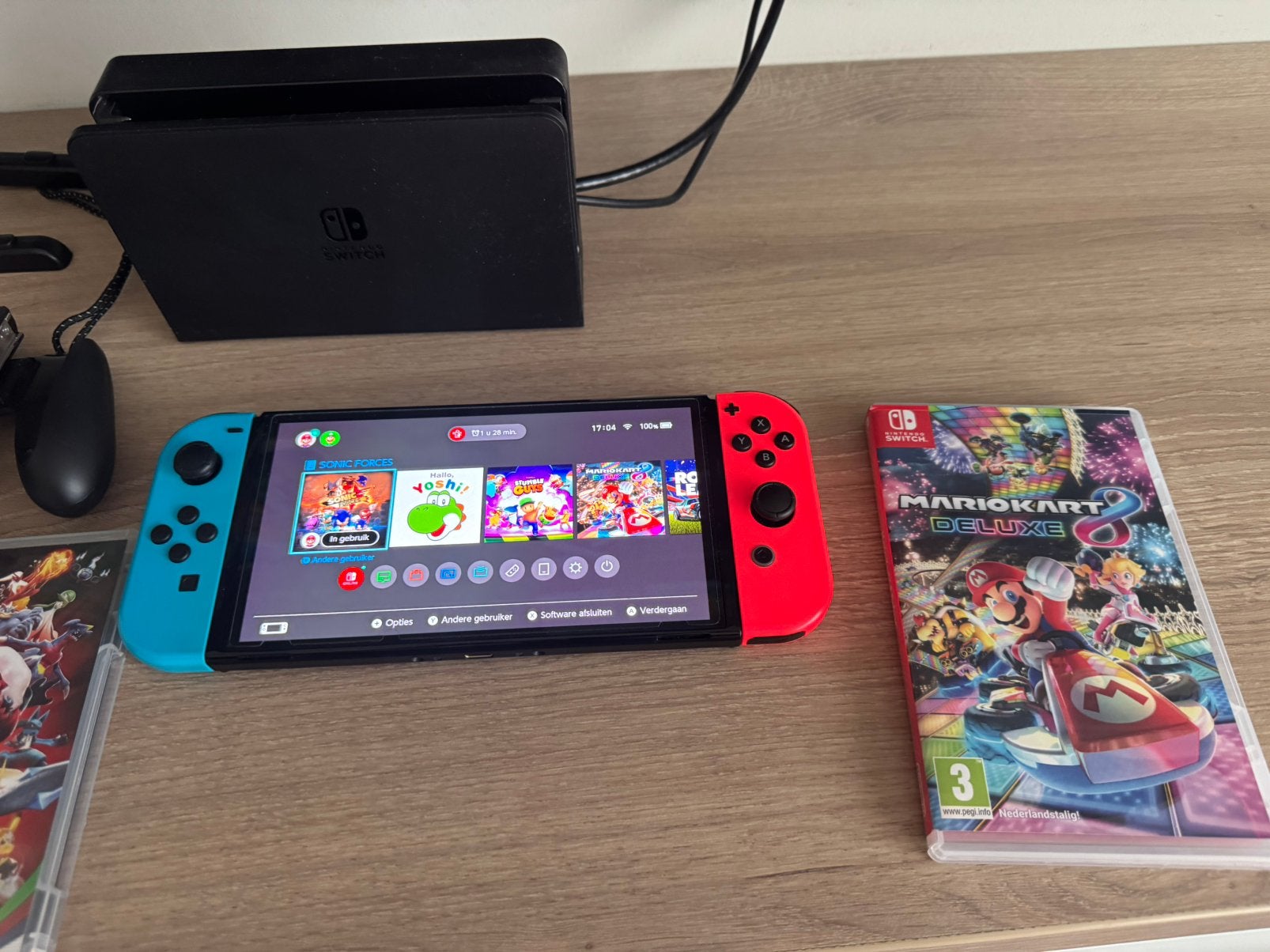 Foto 3 van Nintendo Switch Oled met 3 games