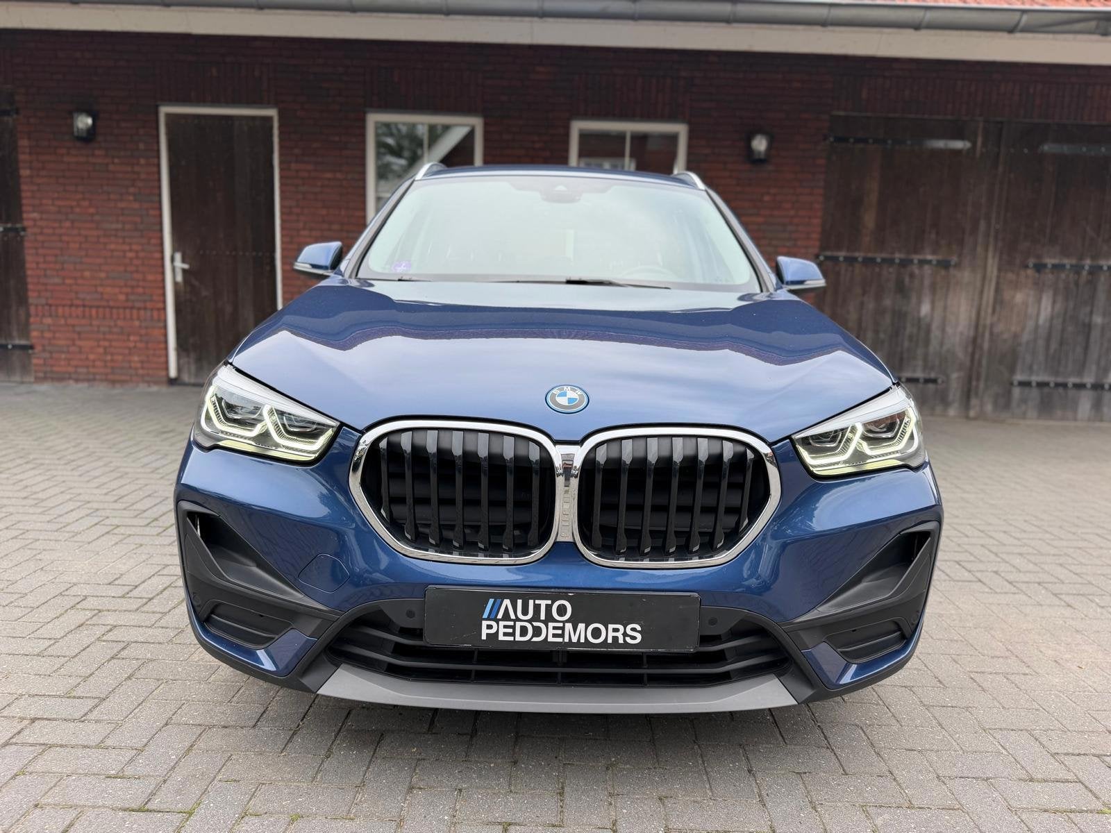 BMW X1 XDrive25e PHEV Executive| Camera| LED| DAB, Auto's, 8 kWh, Gebruikt, Automatische klimaatregeling, Blauw