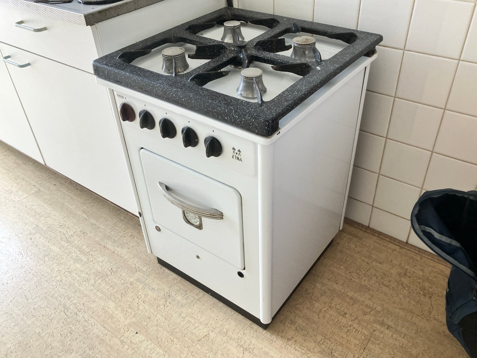 Etna Gasfornuis met 4 pitten en oven, Witgoed en Apparatuur, Fornuizen, Gebruikt, Gas, 85 tot 90 cm, 4 kookzones