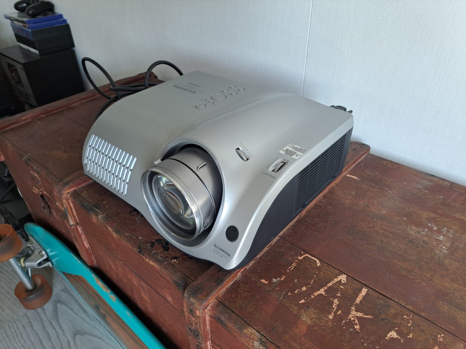 Hitachi Illumina PJ-TX100 Home Cinema Projector (720p HD, Ophalen