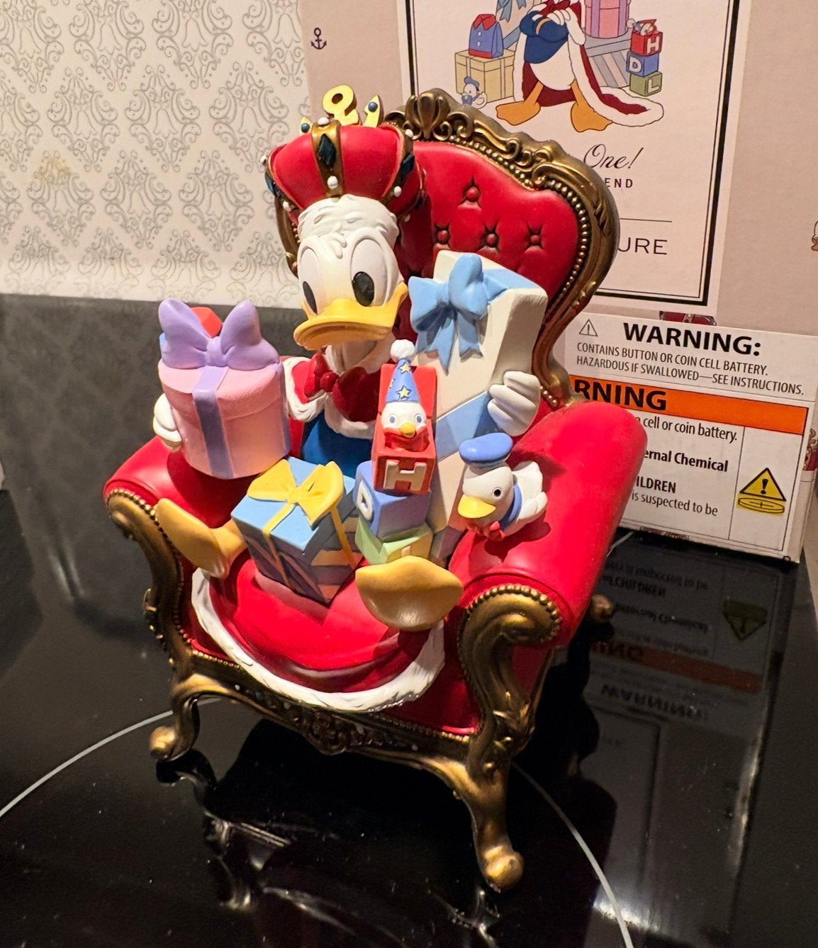 Disney japan birthday donald duck beeld, Verzamelen, Ophalen of Verzenden, Donald Duck, Zo goed als nieuw, Beeldje of Figuurtje