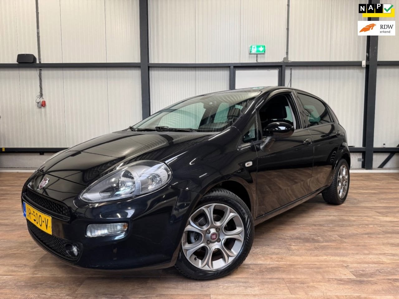 Fiat Punto 0.9 TwinAir Lounge / CRUISE / CLIMA / LM-VELGEN /, Auto's, Fiat, Voorwielaandrijving, Parkeersensor, Gebruikt, Euro 6