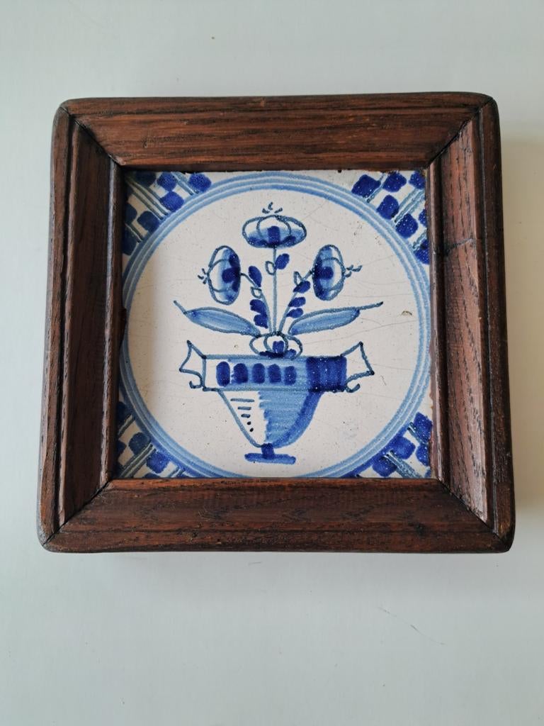 Antieke ingelijste tegel met Delfts blauw decor, Antiek en Kunst, Ophalen of Verzenden