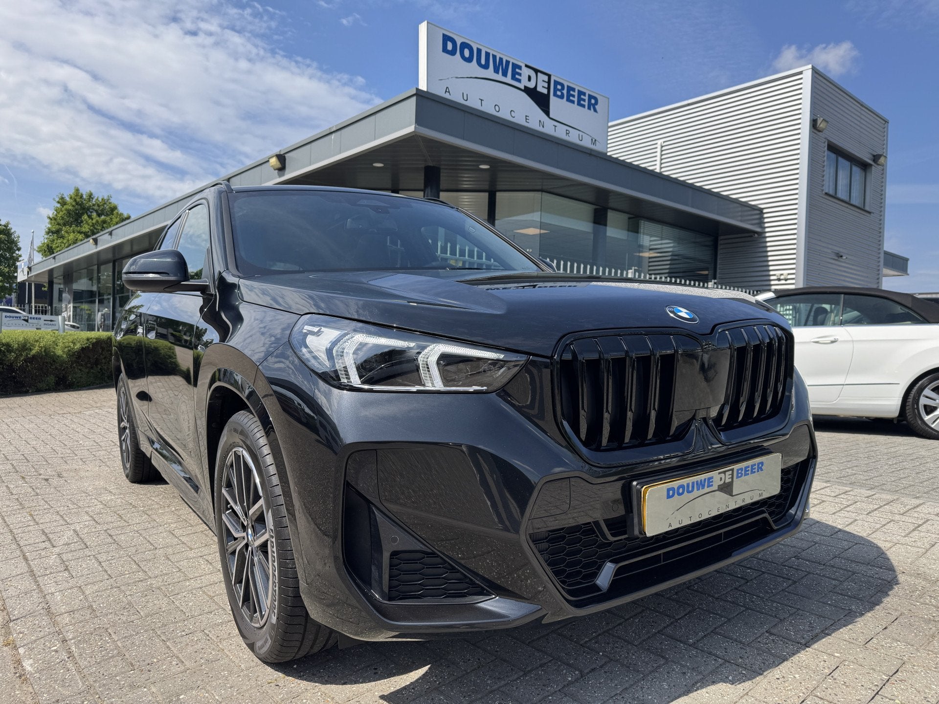 BMW X1 sDrive18i M sport Premium Panodak | Trekhaak | HiFi g, 12 maanden, 136 pk, Gebruikt, Zwart