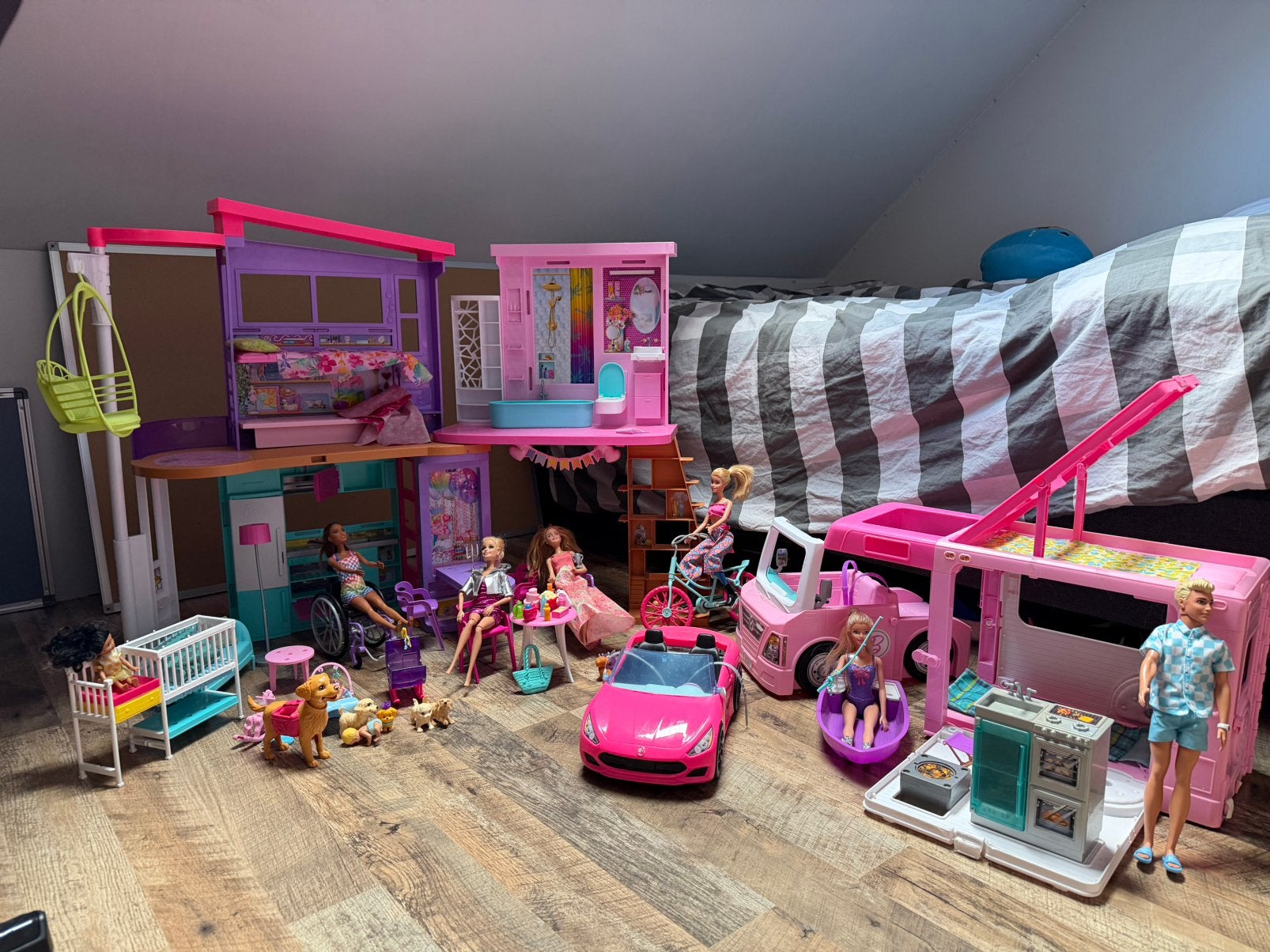 Barbie vakantiehuis camper auto fiets en barbies, Ophalen, Gebruikt, Barbie