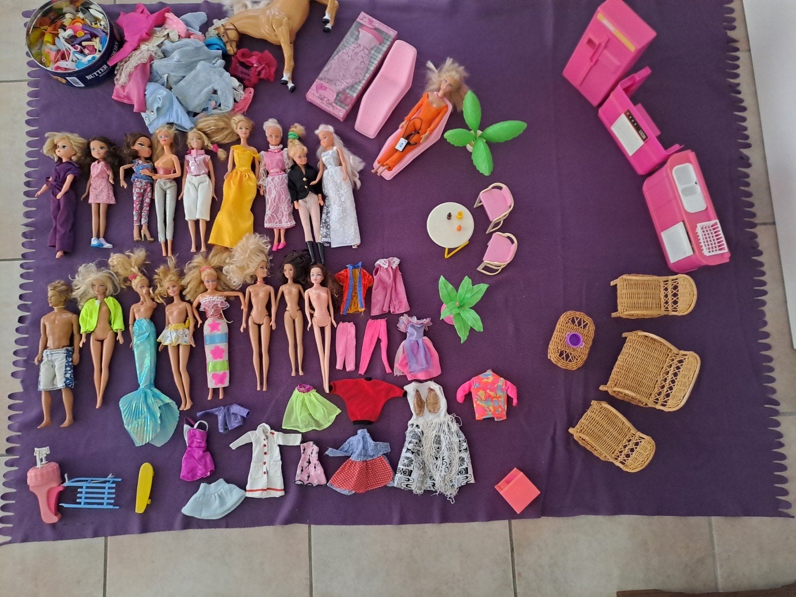 Veel barbies, en accessoires, Ophalen, Gebruikt, Barbie
