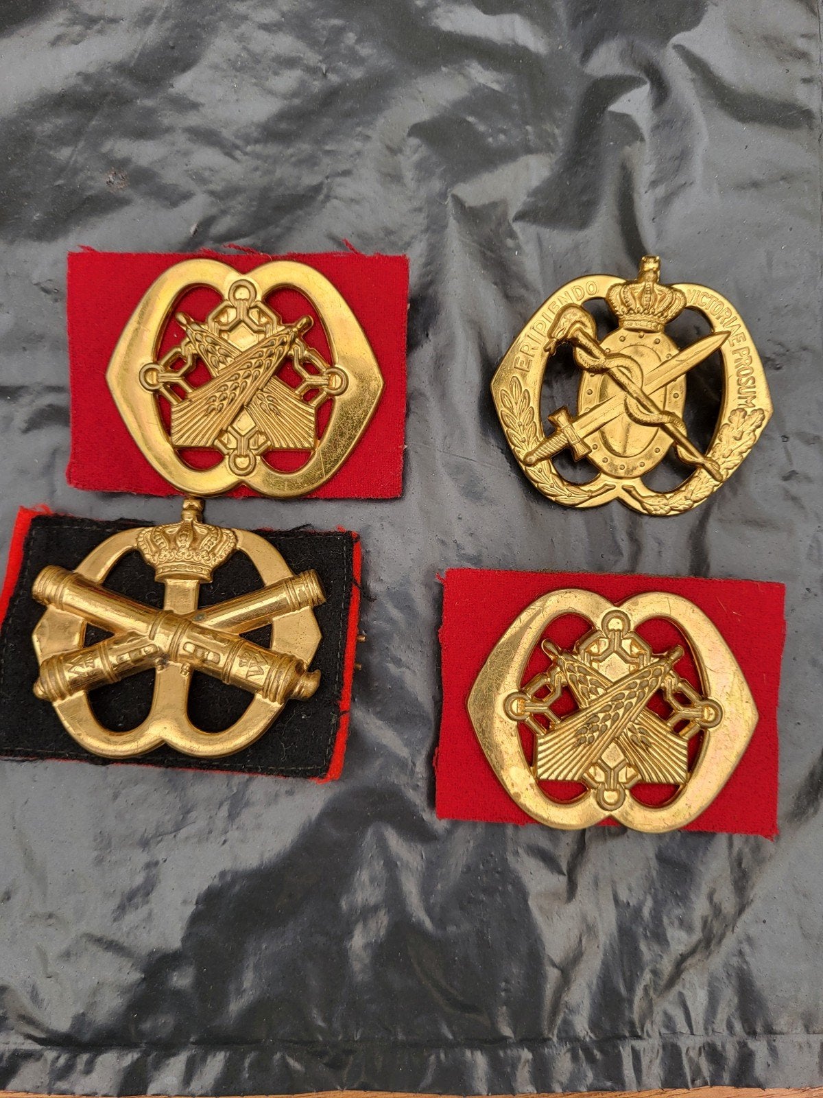 4 Militaire insigne (k7), Verzamelen, Militaria | Algemeen, Ophalen of Verzenden, Landmacht, Nederland, Embleem of Badge