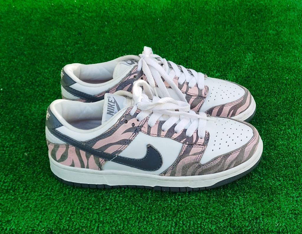 Nike Dunk Low Zebra Print  Limited edition - Maat 38.5, Kleding | Dames, Schoenen, Gedragen, Sneakers of Gympen, Wit, Ophalen of Verzenden