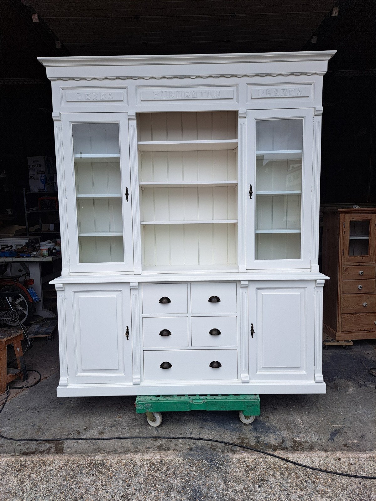 Apothekerskast HERBA FURMENTUM PHARMA Refurbished ral 9010, Huis en Inrichting, Kasten | Vitrinekasten, Ophalen, RoDeKo Volendam