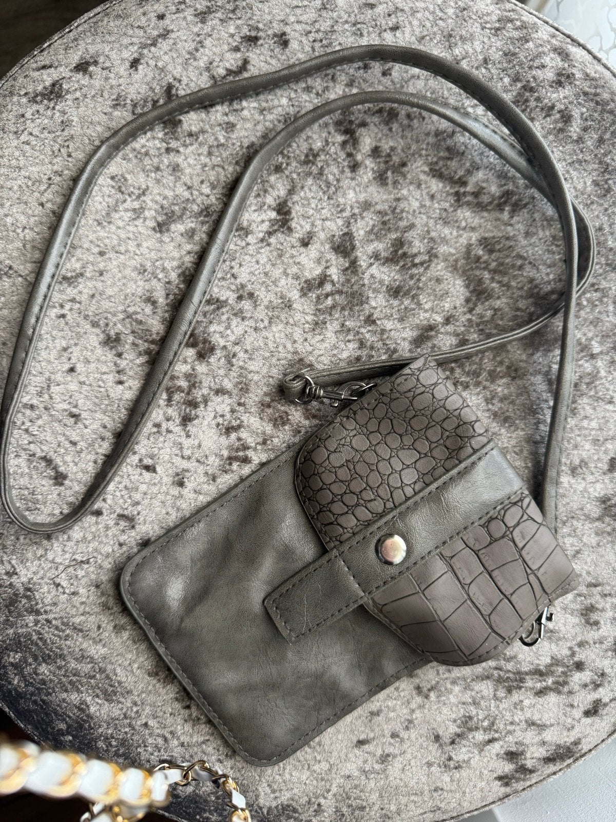 Lederen telefoontasje met croco-print, Ophalen of Verzenden, Gebruikt, Grijs, Schoudertasje