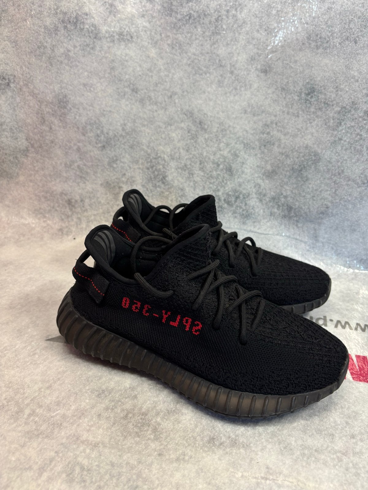 Adidas Yeezy Boost 350 V2 Core Black Red, Kleding | Heren, Schoenen, Ophalen of Verzenden, Gedragen, Zwart, Sneakers of Gympen