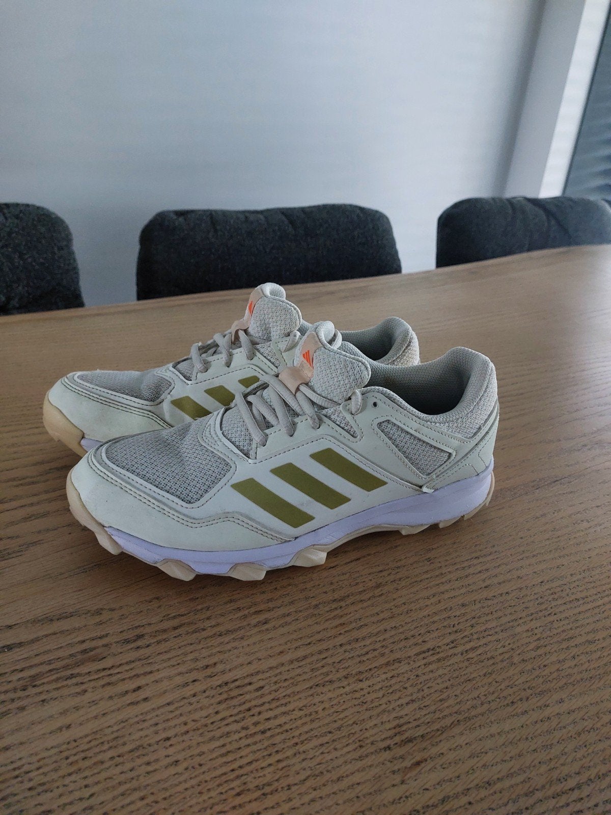 Adidas hockeyschoenen maat 40,5, Ophalen of Verzenden, Zo goed als nieuw, Overige typen, Adidas