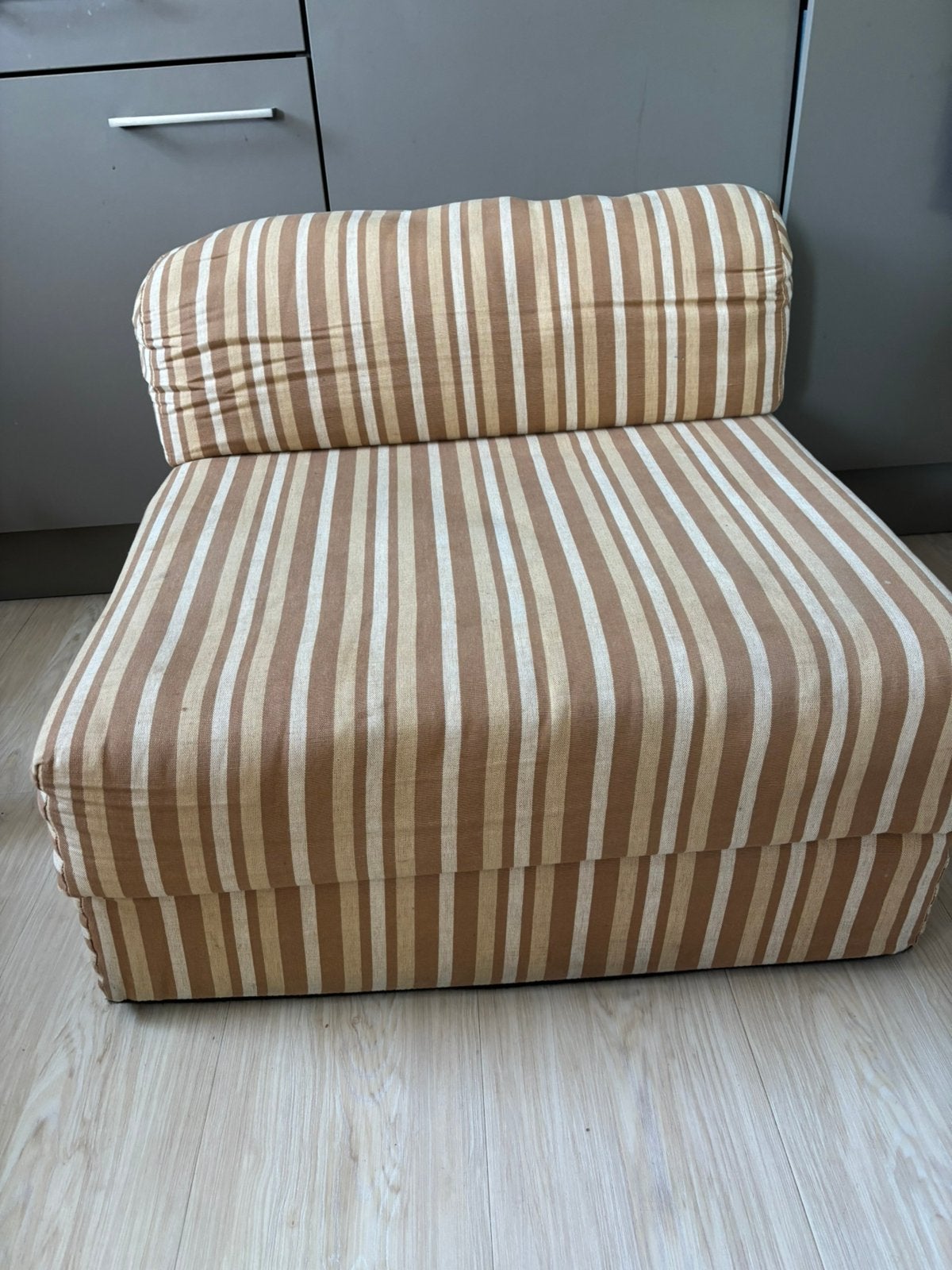 Slaapbank, Ophalen, Gebruikt, Eenpersoons, Beige