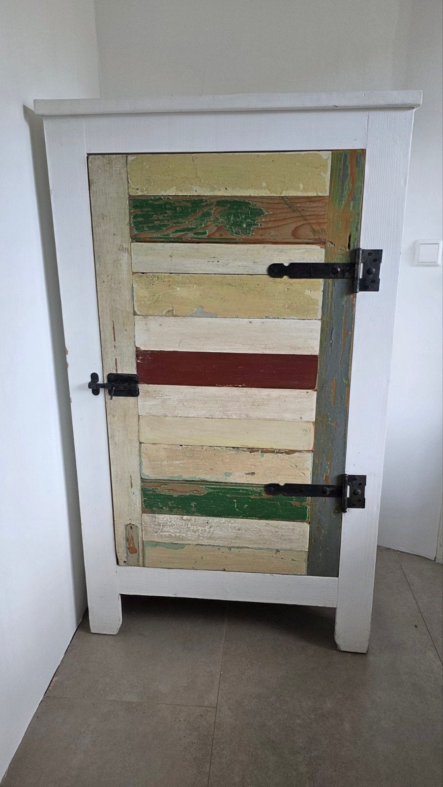 Unieke kast met sloophouten deur, Ophalen, Gebruikt