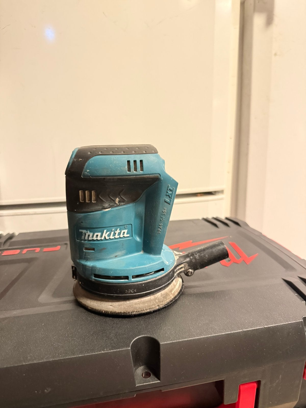 Te koop Makita DBO 180   18 V, Ophalen of Verzenden, Gebruikt, 1200 watt of meer, Excentrische schuurmachine