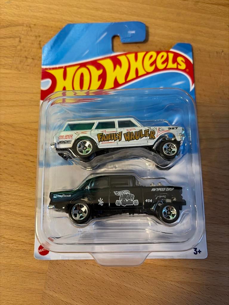 Hot Wheels Family Hauler & '55 Chevy Bel Air Gasser 2-pack, Ophalen of Verzenden, Nieuw