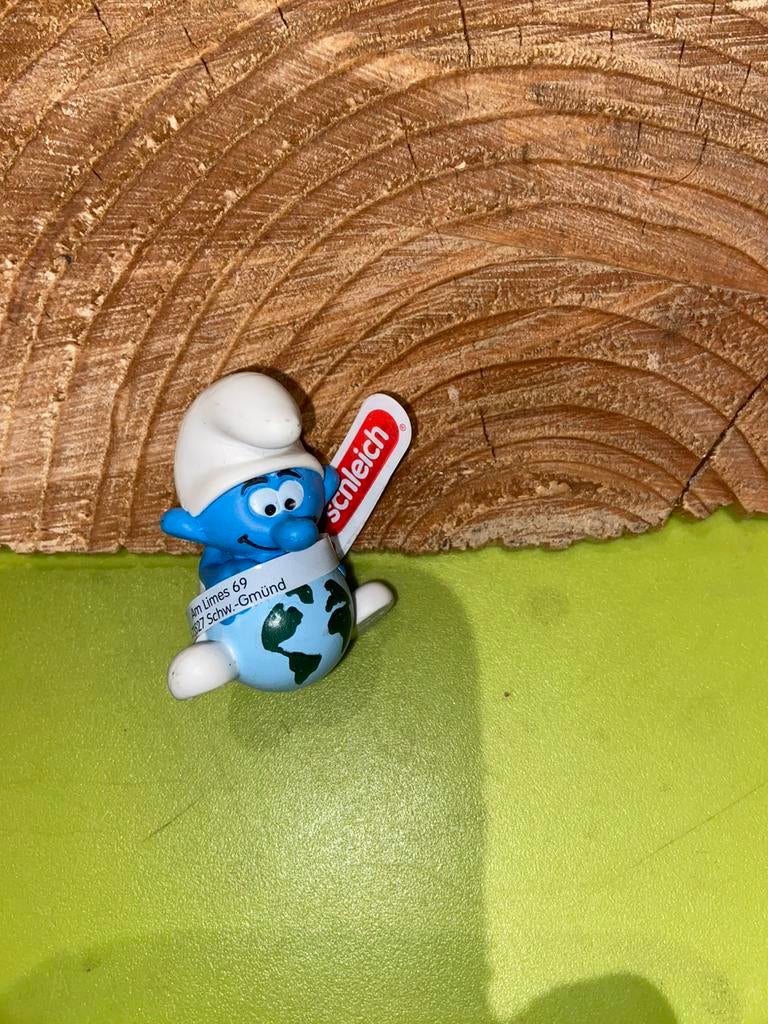 Smurfen baby smurf met wereldbol, Verzamelen, Ophalen of Verzenden, Zo goed als nieuw, Verschillende Smurfen