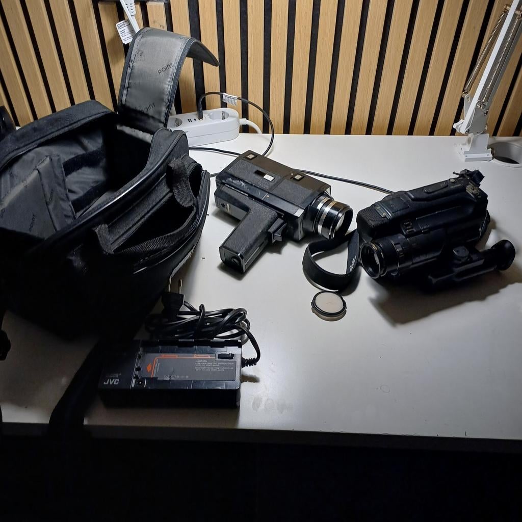 2 oude video cameras, Audio, Tv en Foto, Videocamera's Analoog, Ophalen of Verzenden