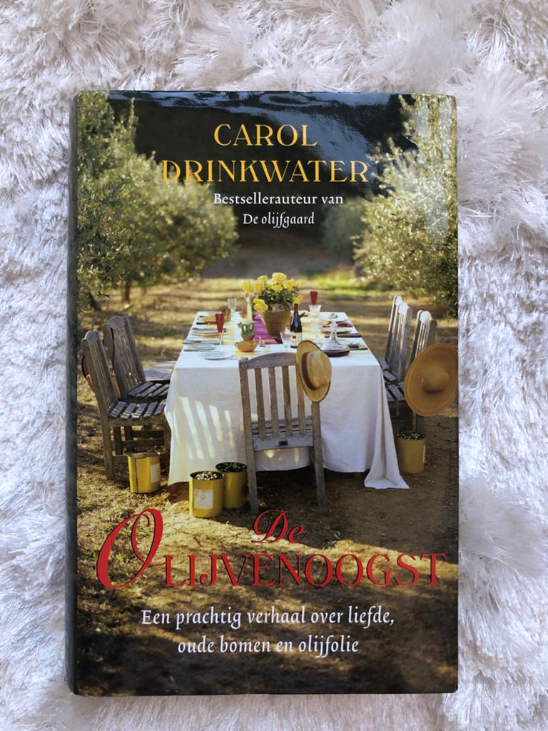 De Olijvenoogst - Carol Drinkwater (Boek), Ophalen of Verzenden, Gelezen, Europa overig