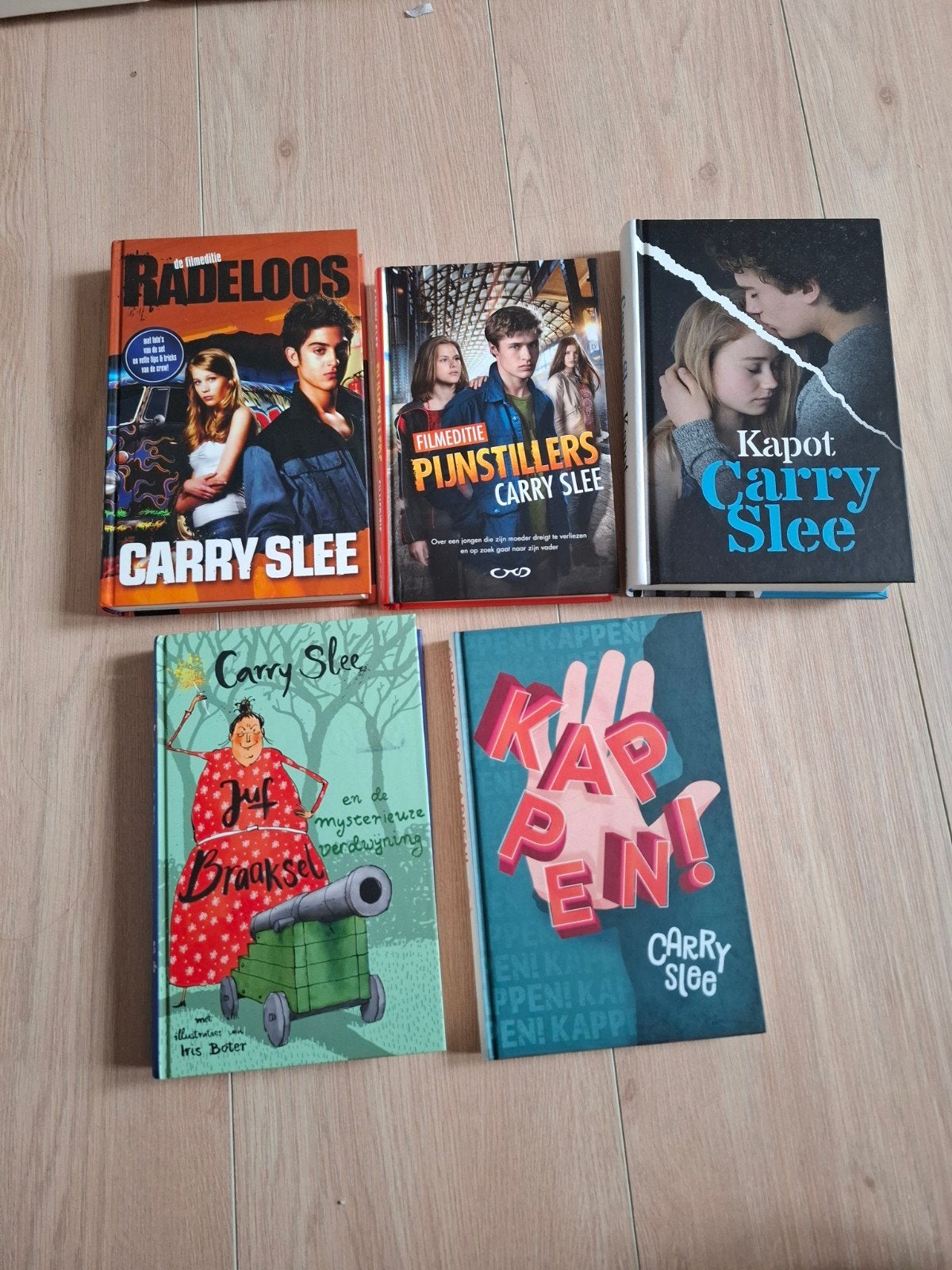 Carry Slee Boeken: Radeloos, Pijnstillers, Kapot, Juf B, Boeken, Ophalen of Verzenden, Zo goed als nieuw, Carry Slee, Fictie