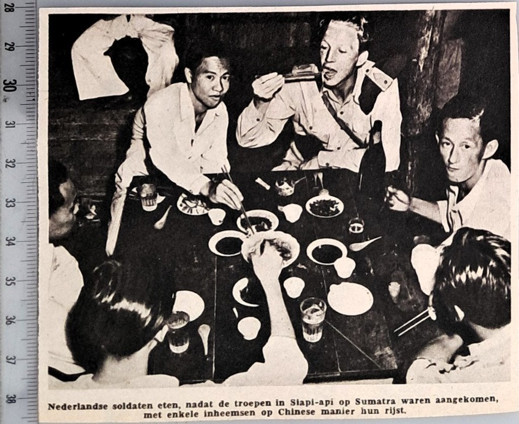 Leger Indië 1949; samen eten in Siapi-api op Sumatra, Verzamelen, Verzenden, 1940 tot 1960, Gebruikt, Overige onderwerpen