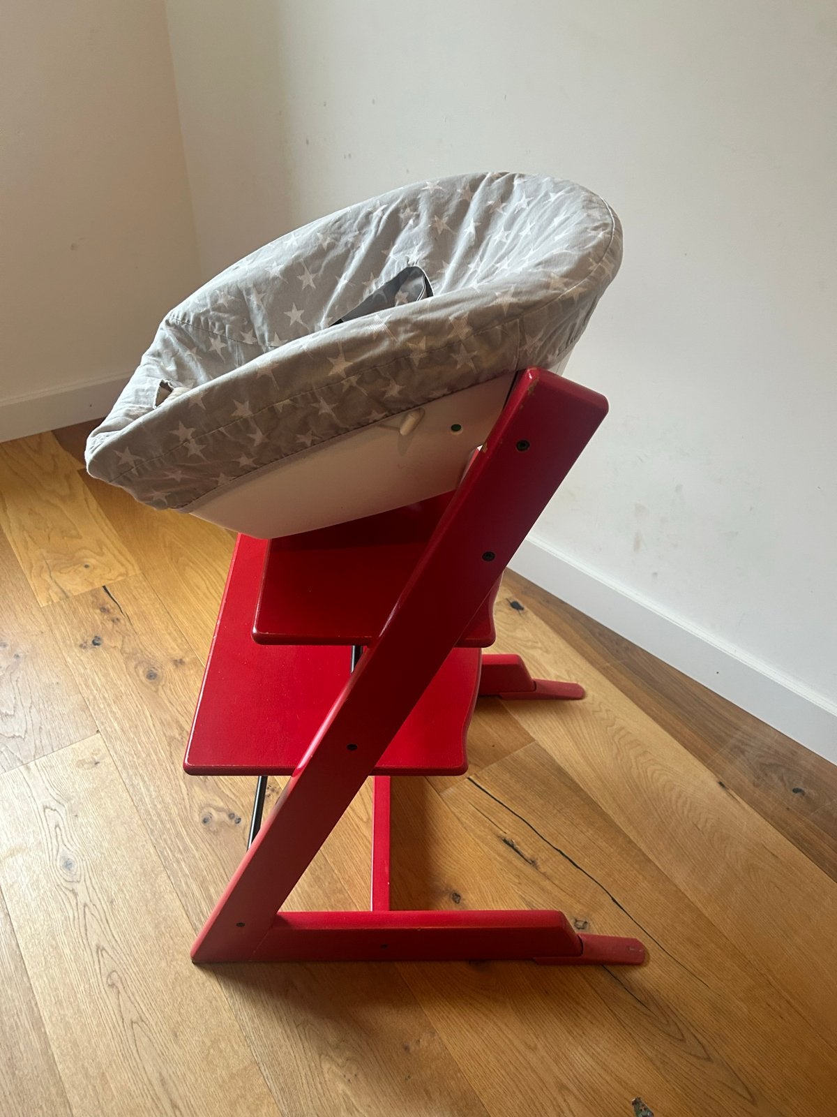 Stokke Tripp Trapp Newborn Set (Wit incl gratis hoes), Ophalen, Gebruikt, Meegroeistoel, Aanschuifbaar