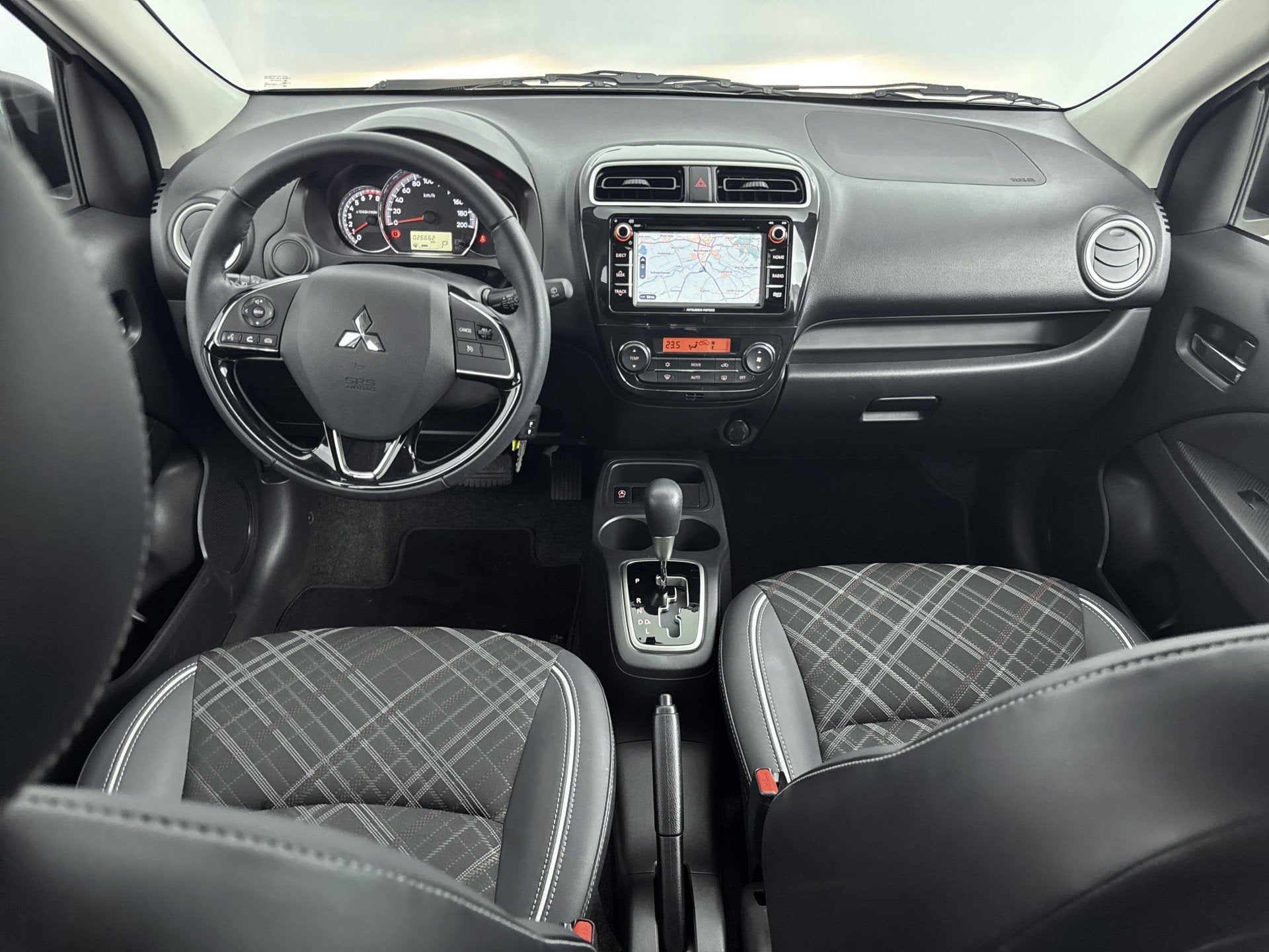 Mitsubishi Space Star - 1.2 Instyle // CAMERA // NAVI //, Gebruikt, 82 pk, Leder en Stof, Wit