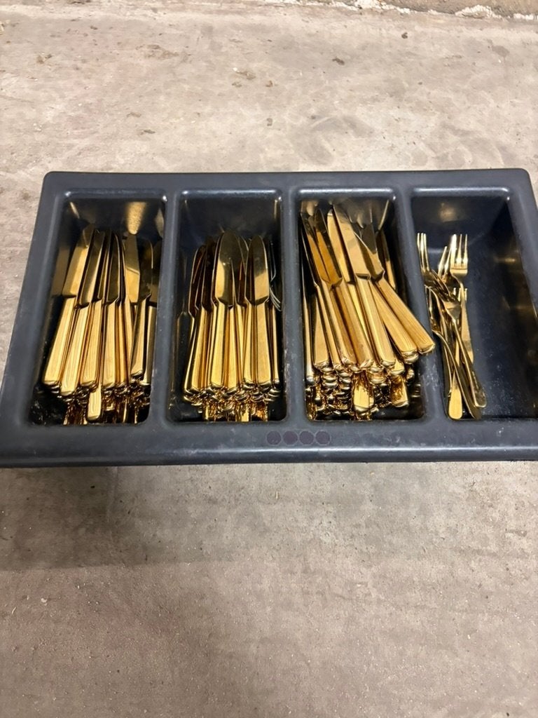 Goud bestek horeca, 129 messen + 7 vorkjes, Ophalen, Zo goed als nieuw, Overige materialen, Los bestek