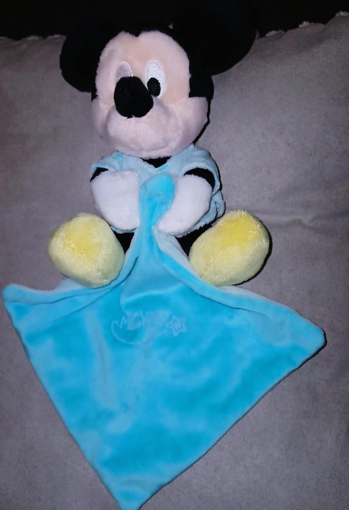 Mickey mouse glow in the dark. Knuffel met kroeldoek., Ophalen of Verzenden, Zo goed als nieuw, Overige typen