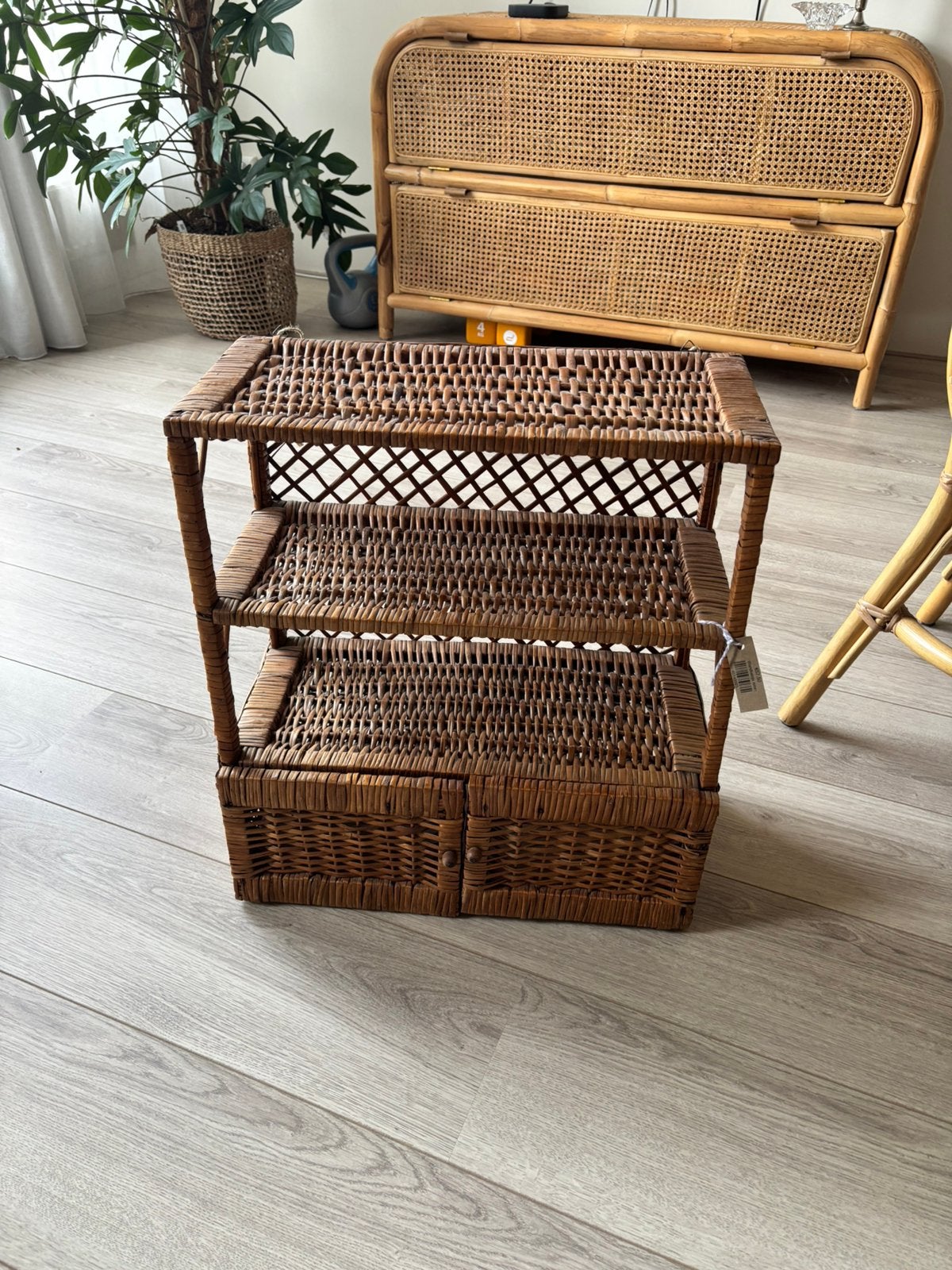 Rotan wandkastje vintage, Huis en Inrichting, Woonaccessoires | Krantenbakken en Lectuurbakken, Ophalen, Zo goed als nieuw